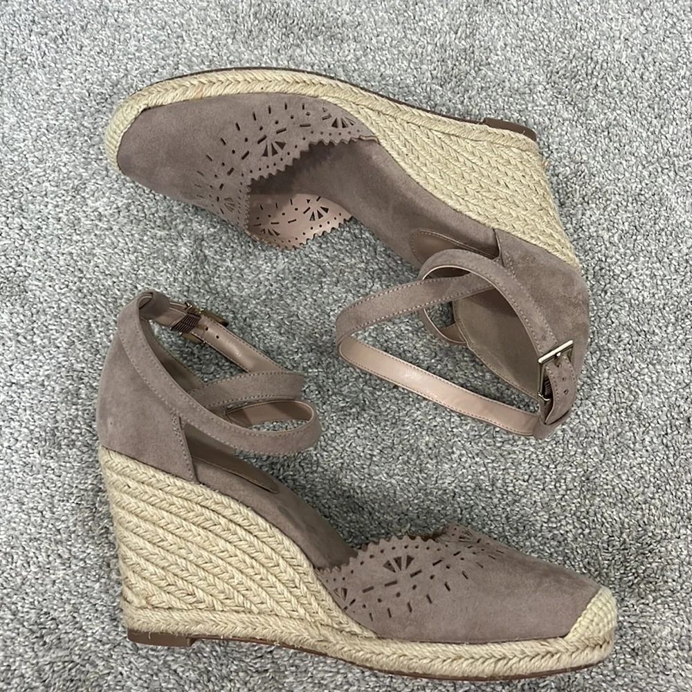 Kelly & Katie Size 10 Taupe Brown Adell Espadrille Sandal Wedges Heels